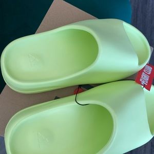 Beautiful color and comfy shoe